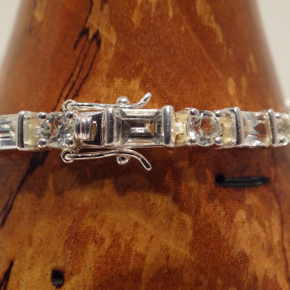 White Topaz 7 1/2" In-Line Tennis Bracelet - Picture 3 of 8